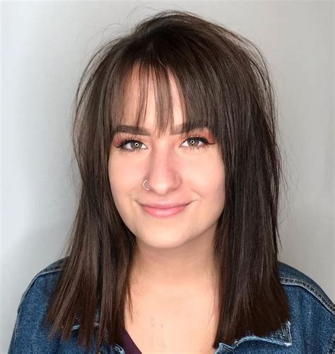 The center part makes the whole hairstyle even and exposes the forehead charmingly. 30 Best Hairstyles for Big Foreheads That Definitely Work ...
