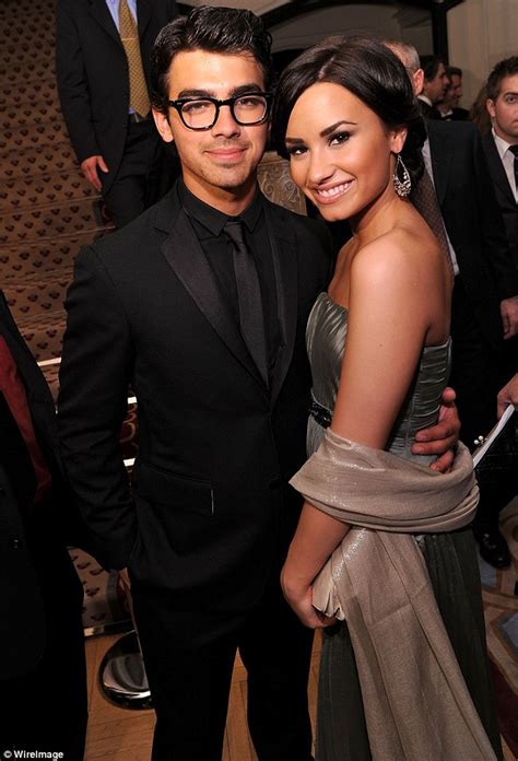 Joe Jonas And Demi Lovato Get Stuck In An Elevator Together Before La Concert Daily Mail Online