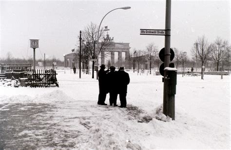 40 Black And White Snapshots Show Everyday Life Of Berlin In The Winter