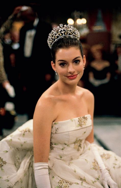 Pin By Uwineza Marie Rosine On Majestic Princess Diaries Anne Hathaway The Princess Diaries 2001