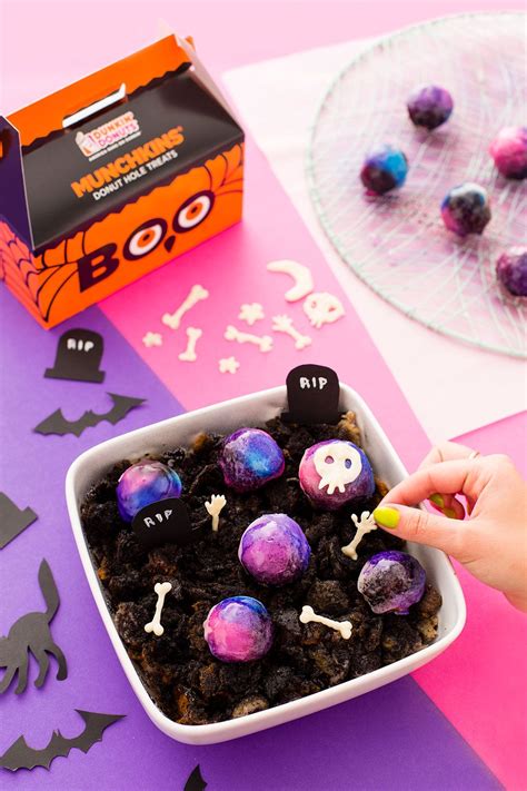 your halloween bash needs these midnight galaxy donut holes via brit co halloween party hacks