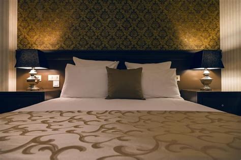 Hundreds of wall decal designs to add a romantic touch to your master bedroom decor. Headboard And Bed Background Wall Designs | Elegant ...