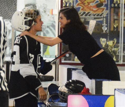Selena gomez hugging justin bieber as he leaves hockey practice in los angeles november 1 2017 like and subscribe!!! Justin Bieber, Selena Gomez Kiss at His Hockey Game