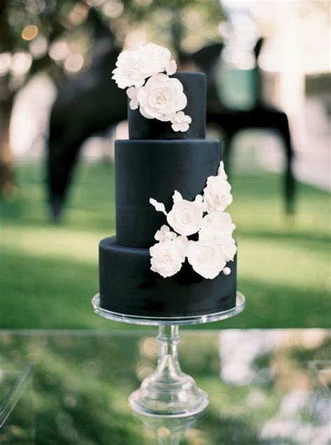 Black Wedding Cakes Are The Latest Amazing Wedding Trend And We