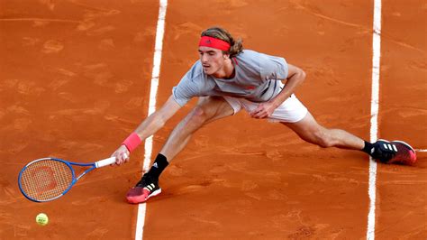 He chalks up another love hold as tsitsipas continues to djokovic tries to lock in but, surprisingly, he's the one to misfire as he overcooks two forehands in a. Djokovic roept reuzendoder Tsitsipas in finale Madrid halt ...