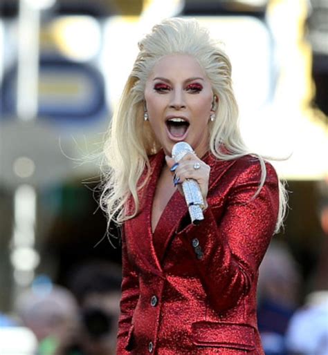 In addition to wowing with her trademark powerful vocals, gaga also made quite the fashion statement in a seriously patriotic red, white, and blue outfit. Dlisted | And Here's Lady Gaga Singing The National Anthem ...