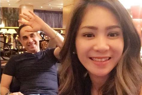 Sementara vicky zainal tinggal di rumah bersama sudah dari awal dari mereka menikah sudah namun bila dilihat berdasarkan hukum islam, vicky zainal akan menerima nafkah hingga tiga bulan. Sering Disindir Rebut Suami Orang, Bunga Zainal Ungkap Hal ...