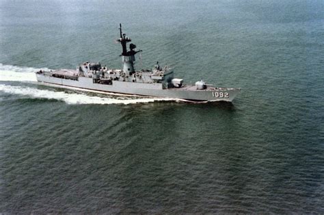 An Aerial Starboard View Of The Frigate Uss Thomas C Hart Ffg 1092