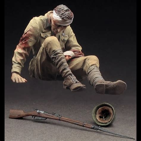 135 Scale Unpainted Resin Figure Injured Red Army Infantry 1 Figure