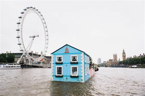 Airbnbs Floating House Sets Sail Along The River Thames