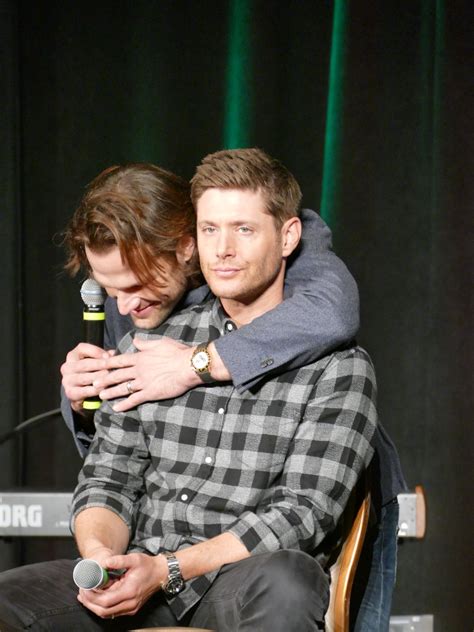 Love Jensen’s Face When Jared Is Hugging Him 😂 Jensen Ackles Jared Padalecki Brother Jensen