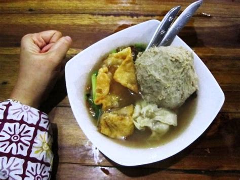 Selain itu banyak kota/kabupaten terkenal lain seperti solo. Bakso Winong Kabupaten Nganjuk, Jawa Timur - TRIBUNWIKI: Mulai Rp 12 Ribu, Cobain Kuliner di ...