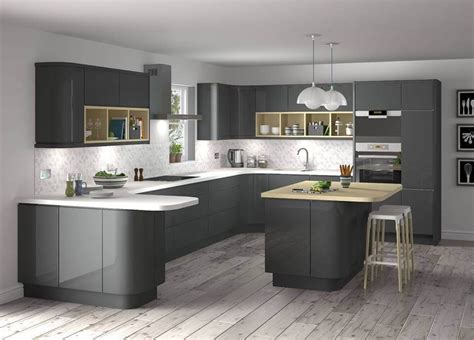 Modern kitchen interior design with white furniture and modern details. 6 Bucatarii Moderne | Idei Design Interior