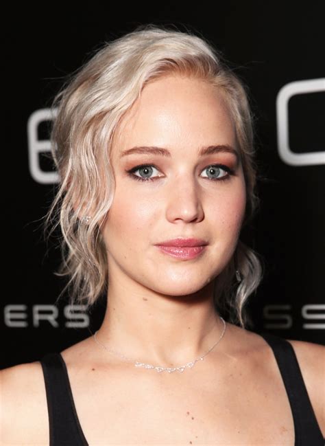 Although she is a natural ash blonde, jennifer lawrence has also been wearing shades that are closer to auburn or a light chestnut brown. You've Got to See Jennifer Lawrence's New Hair Color | Glamour