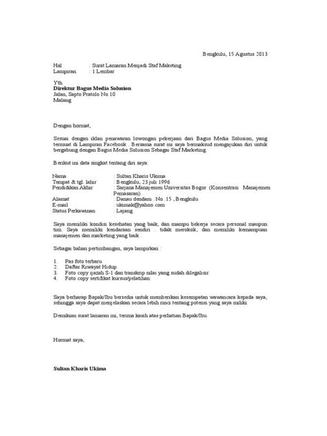 Berikutnya, anda dapat melanjutkan menulis surat lamaran pekerjaan dengan menulis salam pembuka yang bertujuan untuk lebih menghormati. Gambar Contoh Surat Lamaran Pekerjaan Berdasarkan Iklan ...