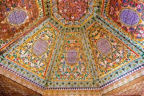 Mengenal Ragam Seni Dekorasi Ornamen Masjid