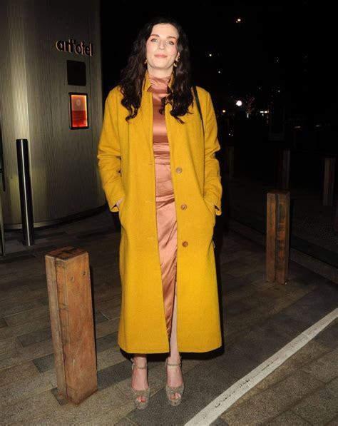 Aisling Bea Outfits Style And Looks K Fashion