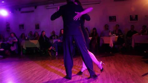 Dos Orillas Práctica De Tango Bailan Corina De La Rosa Y Alejandro Andrian 16 6 2017 1 4