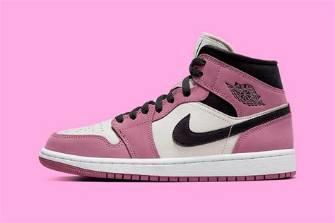 Pre Owned Jordan Nike Wmns Air Retro I 1 Mid Se Berry Pink Light
