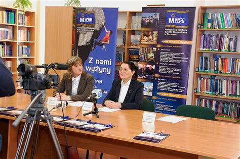Informacje o konferencja prasowa w darmowym angielskim słowniku w trybie online i w. 2013 Konferencja prasowa