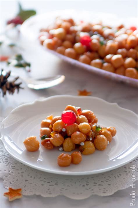 Visualizza altre idee su dolci fritti, idee alimentari, ricette dolci. Gli struffoli napoletani (la mia ricetta di famiglia ...