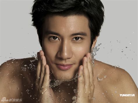 Wow, they're all so tall! gushed a netizen, comparing the brothers to the 1.8m tall star. Tausug Bayan: Lee hom Wang