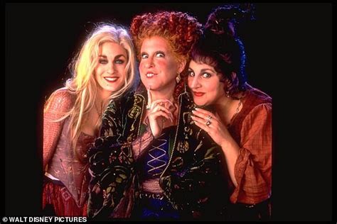 Sarah Jessica Parker Bette Midler And Kathy Najimy Get Into Spooky