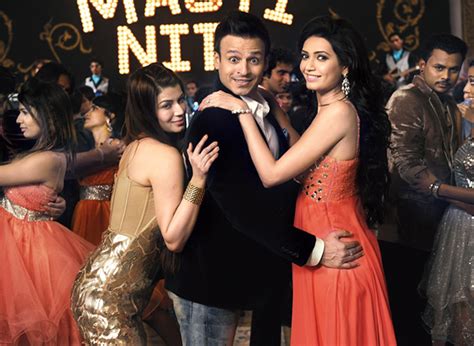 Maryam Zakaria Vivek And Karishma Tanna In Still From The Movie Grand Masti Grand Masti