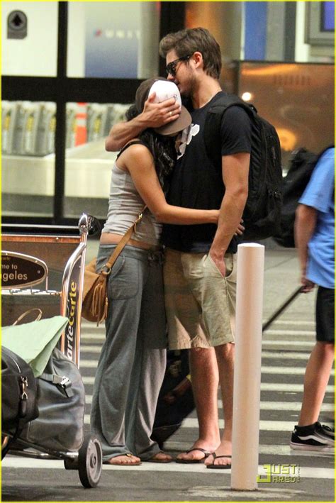The internet was awash with comments and his new look left fans a bit confused. Zac Efron & Vanessa Hudgens: Lovey Dovey at LAX | Photo ...