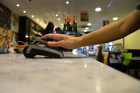 How to Use Apple Pay on iPhone 12