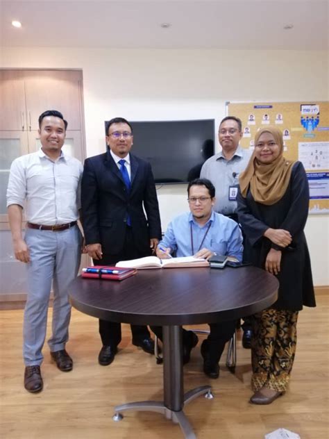 Malaysia board of technologists (mbot) is one of the new professional body that gives professional recognition. MBOT - Malaysia Board Of Technologists - Sesi Perbincangan ...