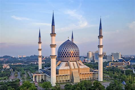 Salat tahiyatul masjid disunahkan dua rakaat sebelum duduk. Pelaksanaan Solat Sunat Aidiladha Di Semua Masjid Dan ...