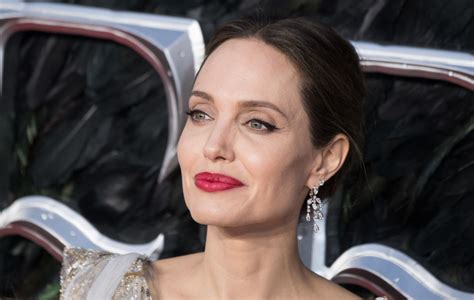 Angelina Jolie Breaks Record As Fastest Instagram User To One Million