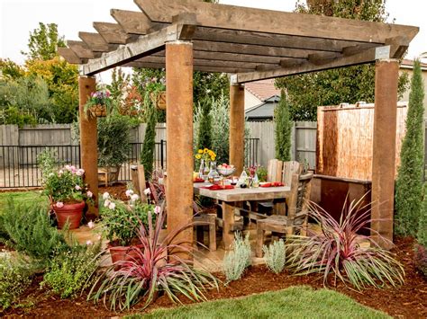 Pergola With Outdoor Dining Area Relaxing Backyard Hardscape Design