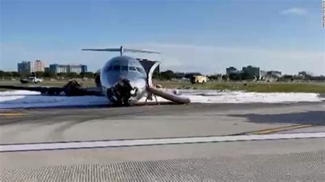Plane Crash In Miami Plane Crash Lands In Miami After Landing Gear
