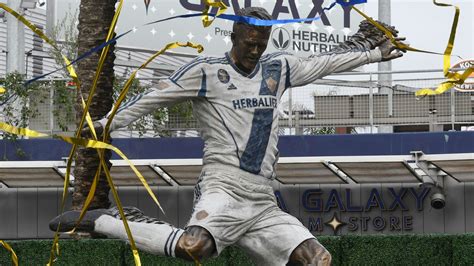 La Galaxy Unveil David Beckham Statue Ahead Of 2019 Season Opener