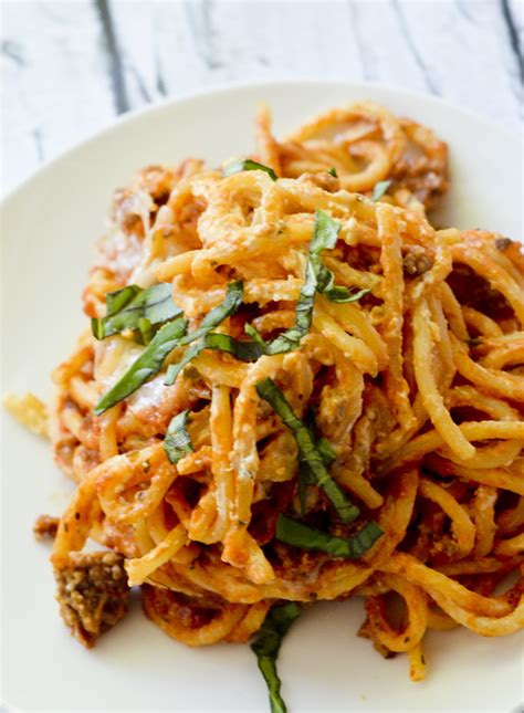 In a pyrex 9 x 13 baking dish spray lightly and spread a small amount of hamburger mixture on bottom. Baked Cream Cheese Spaghetti Casserole - Recipe Diaries