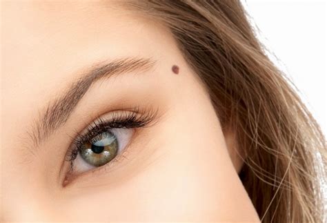 What Does The Location Of Your Beauty Marks Say About You?