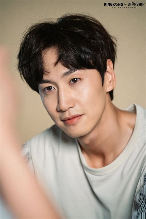 35, born 14 july 1985. Lee Kwang Soo is all smiles in new profile photos ...
