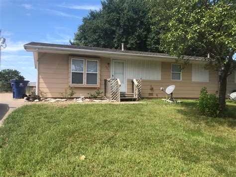 605 Sara St, Junction City, KS 66441 | Trulia