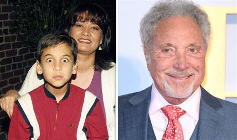 Последние твиты от tom jones (@realsirtomjones). Tom Jones love child: Why Tom Jones refuses to speak to ...