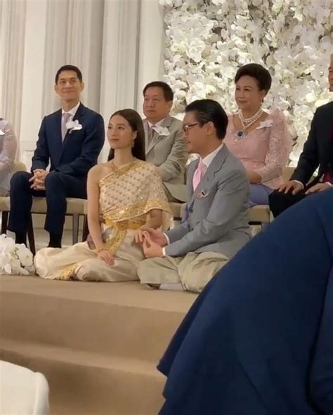 ล่าสุดสาว มิว มีโอกาสเจอพี่ๆ นักข่าวเลยขอ… ยังคงความหวานต่อเนื่องแม้ว่าจะแต่งงานกันมาได้ 1 ปีเต็มแล้ว สำหรับคู่ของ มิว นิษฐา จิรยั่งยืน และ. อัลบั้มภาพ มิว นิษฐา แต่งงาน ไฮโซเซนต์ ธราภุช เข้าพิธี ...