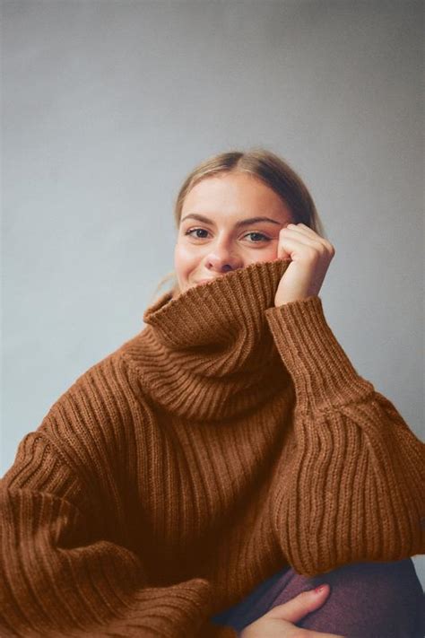 Uo Mia Turtleneck Cropped Sweater Urban Outfitters Singapore
