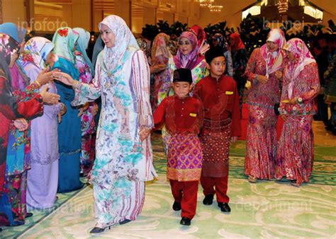 The 60 year old woman from brunei, pg hjh jamilah pg hj othman, who drowned near gai island in krabi (story here) was reported as being a member of brunei's royal family. Brunei Royals