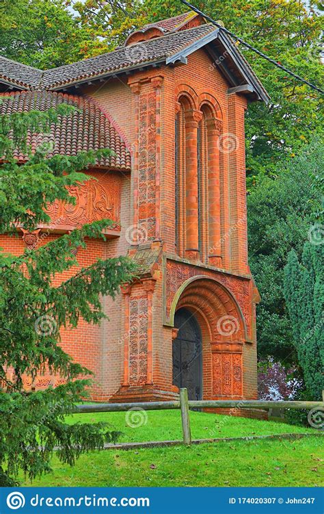 Old Red Brick Chapel Stock Image Image Of Brick Entrance 174020307