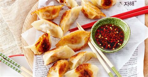 Cover and chill for 10 minutes. Fried beef and vegetable dumplings (mandu)
