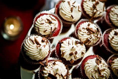 Red Velvet Cupcakes With Chocolate Shavings | Red velvet cupcakes, Chocolate shavings, Cupcakes