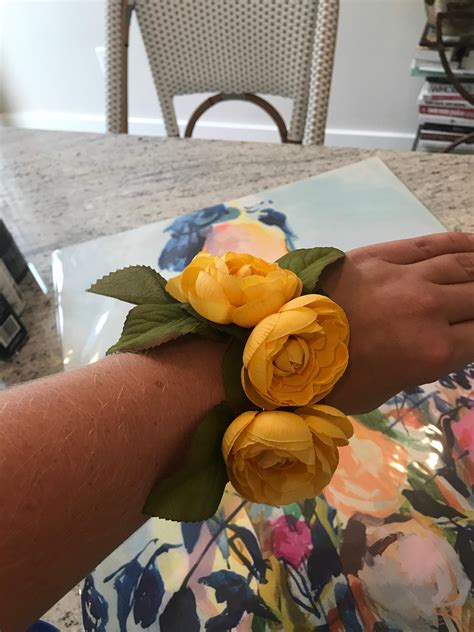 Step By Step Guide To Making Wrist Corsage Bracelets Or Floral Corsage