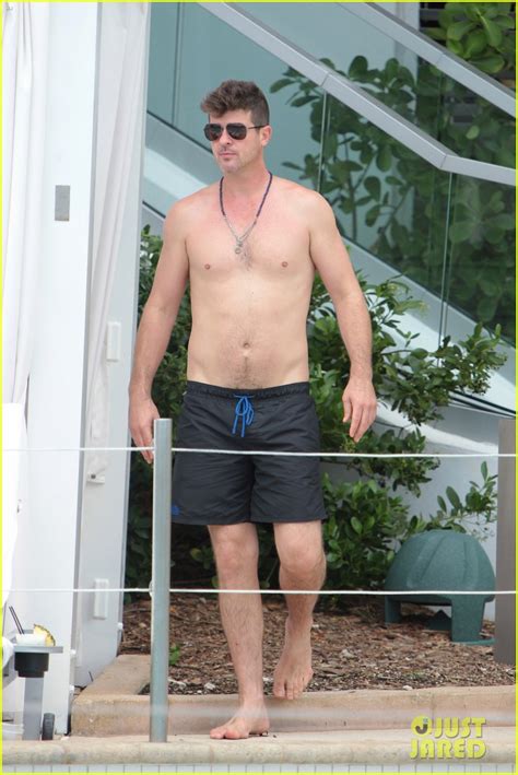 Robin Thicke Goes Shirtless At The Pool With Girlfriend April Love Geary Photo 3485413 Robin