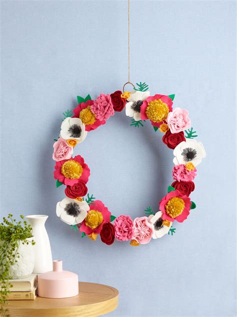 Free Project Felt Flower Wreath Crafts Diy Craft Projects Felt